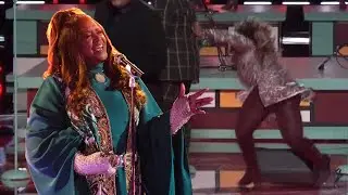 The Voice's Wendy Moten Performs With BROKEN ELBOW After Falling on Stage