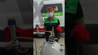 Filling Cryogun from Dewar