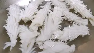 How to Cut Squid into Flowers? Crazy Knife Skill!