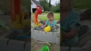 🌈CUTE 3 YEAR OLD GIRL PLAYING IN THE SANDBOX #shorts #toddler #sandbox #outdooractivitiesforkids
