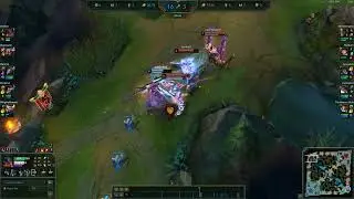 Stupid champion does stupid things (Aatrox Triple Kill)