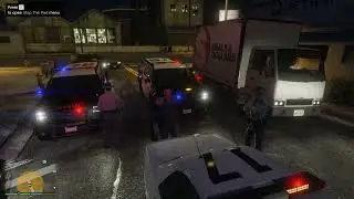 Autodiebstahl genau neben Polizei GTA V LSPDFR