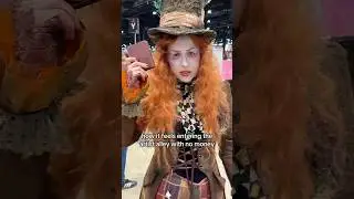 Аллея художников &mdash; опасное место #косплей #c2e2 #косплеер #конвенция #комиккон