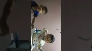 keseruan azki dan azka makan pepaya.....