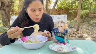 Mom Enjoyed With Khmer Noodle Soup But Selena Feel Unlike It