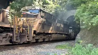 Train Disappears Into Tunnel & Train Appears Out Of Tunnel + Chattanooga Railway Yard Trains Passing
