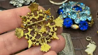 Unpacking old jewelry #unpacking #jewelry #finds #antiques #vintage
