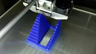 Perfect print with Ultimaker Cura 3.1 (still a little bit of setting work)