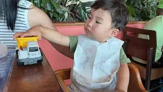 Disposable Baby Bibs Makes Traveling Easier