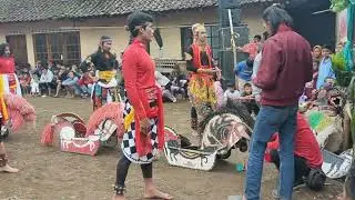 detik detik kesurupan masal ,kuda kepang sri kencana live di tempuran