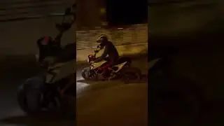 KTM 690 DUKE R    whellie          Akrapovic sound
