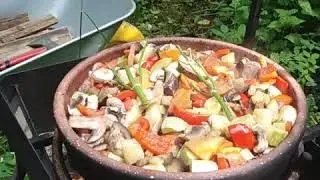 Овощной сач на открытом огне в глине
