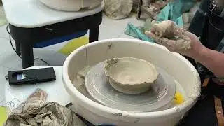 Making pottery with one hand on the wheel Изготовление гончарных изделий одной рукой 26_1_26
