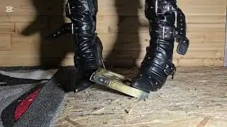 Lord of the Ring vhs crushed by high heel boots #crushexperiment #asmrcrush #boots #asmrcrunch