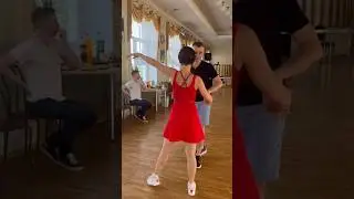 Dance with@a.edigenov, партнёр с которым можно потанцевать от души @mariposa_en_el_viento 📸@hets.sv