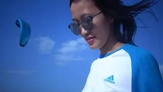 PRETTY and BEAUTIFUL ASIAN GIRL WALKING ON THE BEACH & THE SEA ~ / MEDITATION & RELAXATION VIDEO /