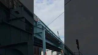 Поезд SEPTA в районе Фиштаун в Филадельфии