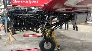 Cycling the Undercarriage on a De Havilland DH.88 Comet