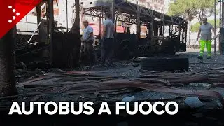 Roma, autobus dell'Atac prende fuoco: danneggiati locali e case vicine