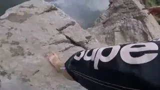 Monkeys don't like rocks