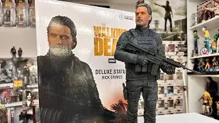 Mcfarlane Toys The Walking Dead, The Ones Who Live  Rick Grimes 1/6 Scale Resin Statue