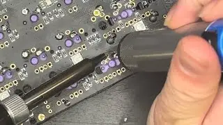 How to desolder keyboard switches in 10 seconds (super easy)