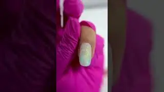 Nail design elegant, delicat și strălucitor &ndash; perfect pentru vară sau ocazii speciale!