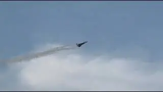 India's LCA #Tejas Mk1A fighter jet showcases aerial prowess at Dubai Airshow
