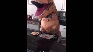 Lunch in 30 seconds with Ralph the Rex