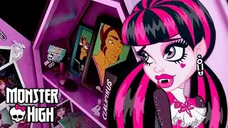 Draculaura's Locker Reveal! | Monster High