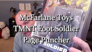 Рассматриваю дырокол для фигурок солдата клана Фут от McFarlane Toys #tmnt #footclan #toys