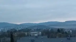Purpurrote Morgend&auml;mmerung &uuml;ber Hennesee und Sch&uuml;ren in Meschede heute morgen. 18.4.2023.🌄☁️