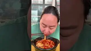 Today that hot dry noodles with Turkey sauce added too much it becomes Turkey noodles