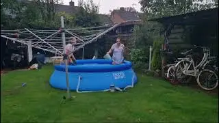 Twee dames in watergevecht 2024