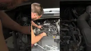 Замена прокладки клапанной крышки и свечи зажигания в Kia Sorento.