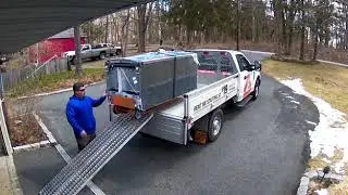 Man unloads refrigerator alone from truck-SCARY!