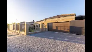 EASY-LIVING FAMILY HOME IN ESTABLISHED NEIGHBOURHOOD.