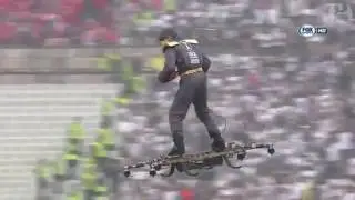 Hombre volando montado en drone | Final Cup Portugal