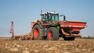 Semis de blé avec un Fendt 828 et son semoir Roger - ETA Caillault