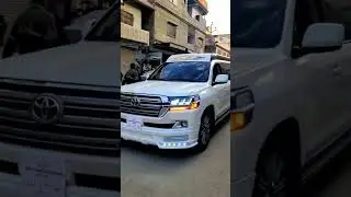 landcruiser limousine white vs corolla