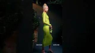 Supermodel #gigihadid is chic at the British Vogue x Self-portrait party💚