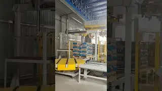 Automatic stretch hooding machine