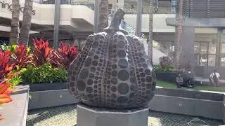 4K Famous Japanese artist sculpture I Walk to Hawaii&rsquo;s largest mall I Oahu I Honolulu I level  2
