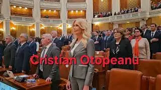 Nicusor Dan a prezentat Strategia de Aparare in Parlament. Imagini cu intonarea imnului Romaniei
