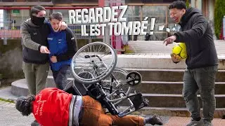 HANDICAP&Eacute; Tombe en FAUTEUIL devant les INCONNUS ( Exp&eacute;rience Sociale )  - AKHMETOV