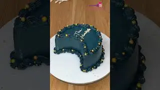 Minimal, moody, and made to shine 🖤✨ A birthday cake where elegance steals the spotlight