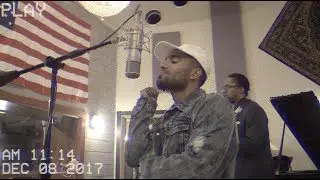 Futuristic - Grandmas Song ft. Knova (LIVE with The Color 8)