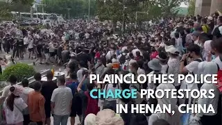 Plainclothes police charge bank protestors in Henan, China