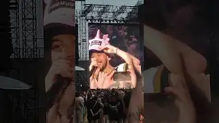 @LinkinPark Mike trades hat with a fan   #linkinpark #mikeshinoda #berlin #rock #concert