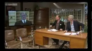 Maschek WÖ_176_01 Die Bücherwand des Erwin Pröll (aka Erwin Pröll liest Karl May)